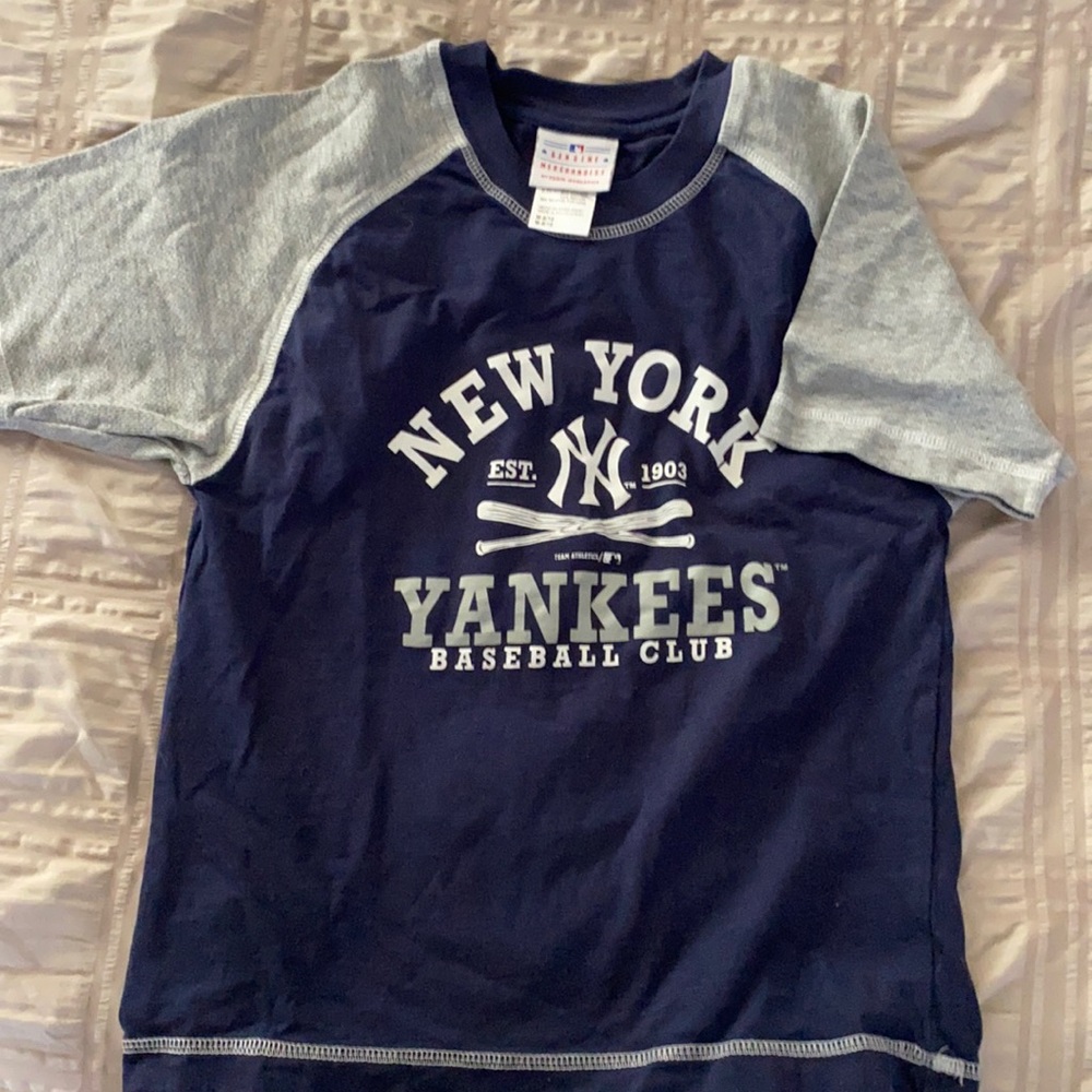 Yankees tshirt